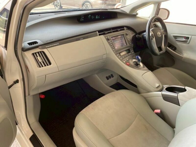 PRIUS PHV