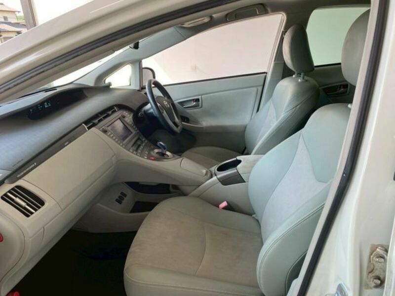 PRIUS PHV
