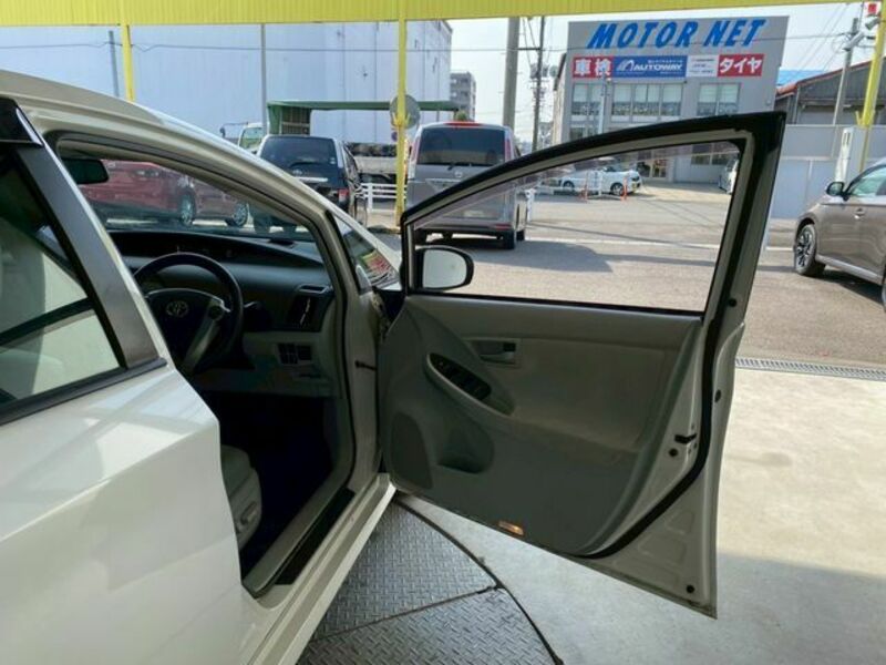 PRIUS PHV