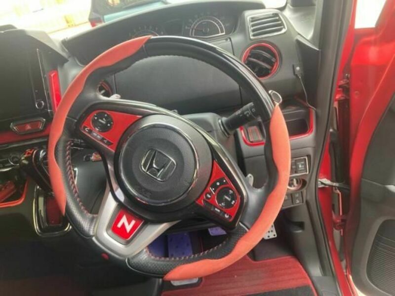 N BOX CUSTOM