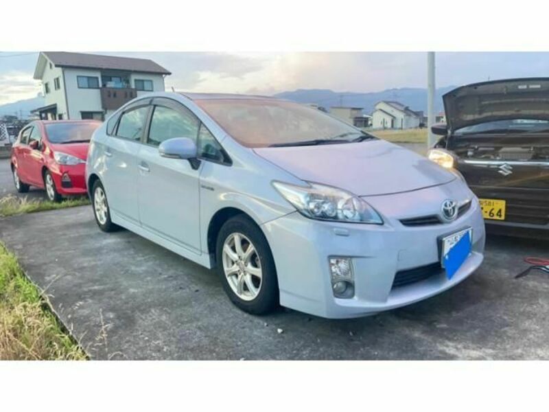 TOYOTA PRIUS