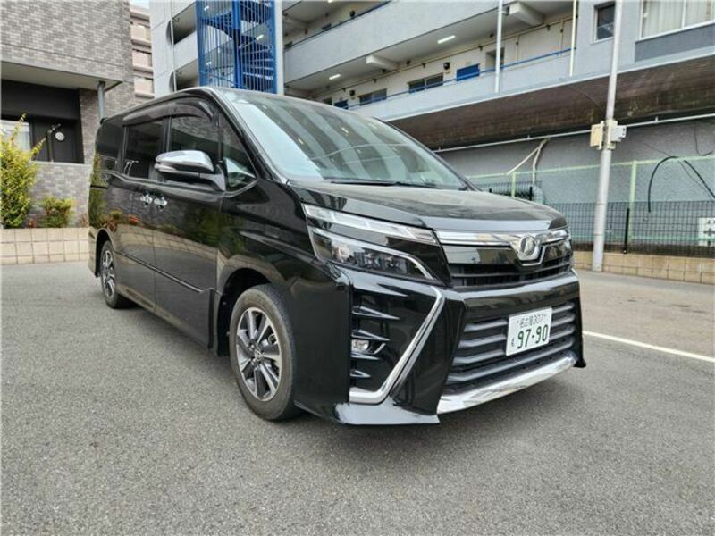 TOYOTA VOXY