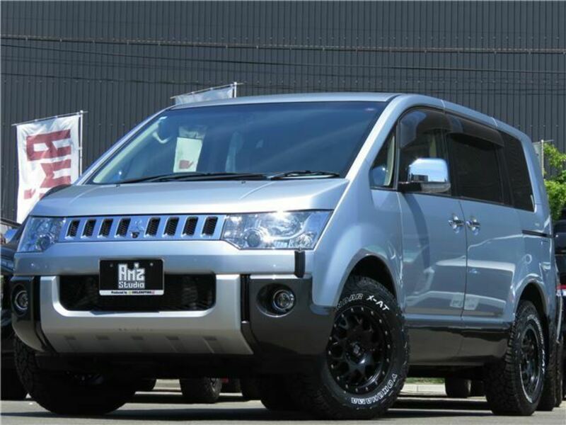 MITSUBISHI DELICA D5