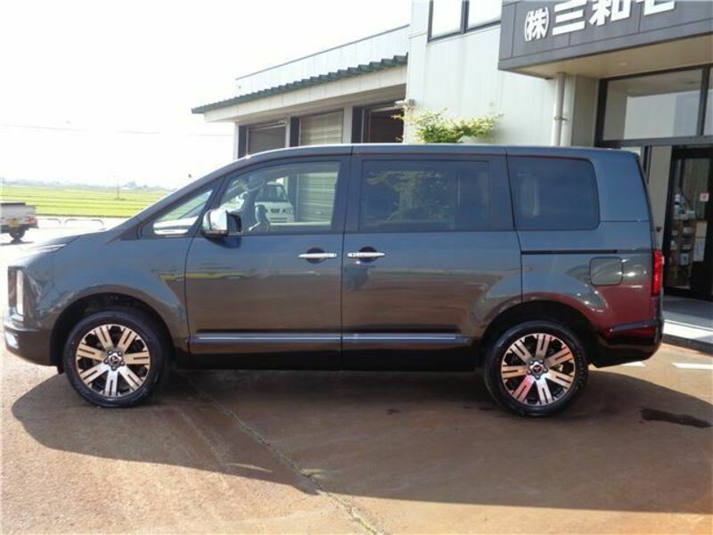 DELICA D5
