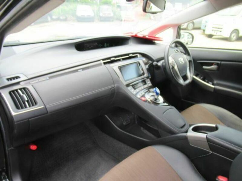 PRIUS PHV