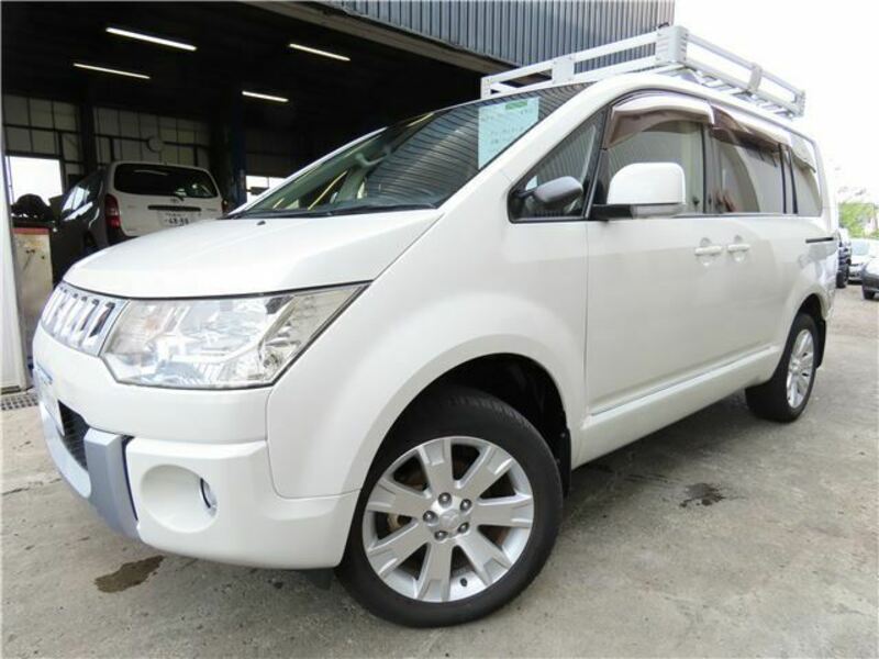 MITSUBISHI DELICA D5