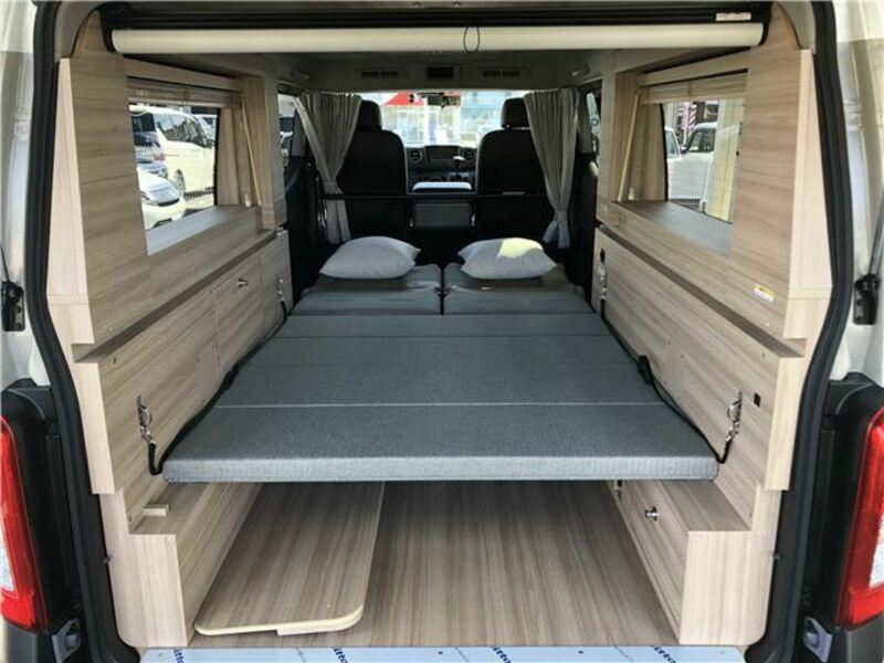 CARAVAN VAN