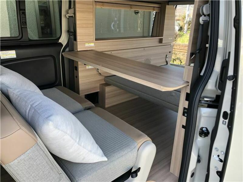 CARAVAN VAN