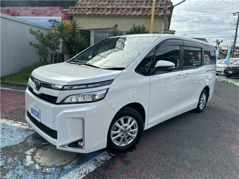 TOYOTA VOXY
