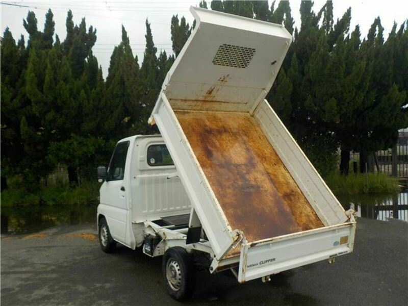 NISSAN CLIPPER TRUCK