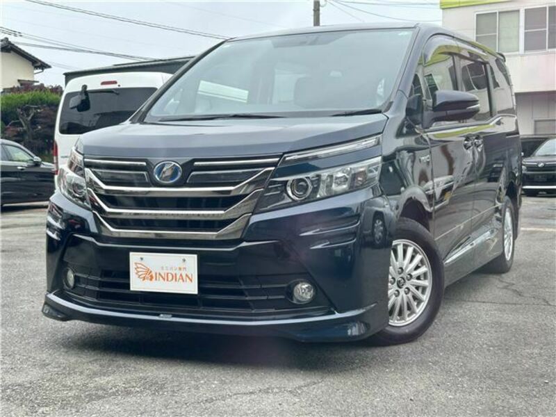 TOYOTA VOXY