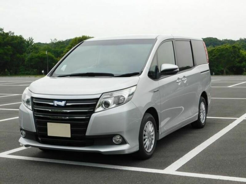 TOYOTA NOAH