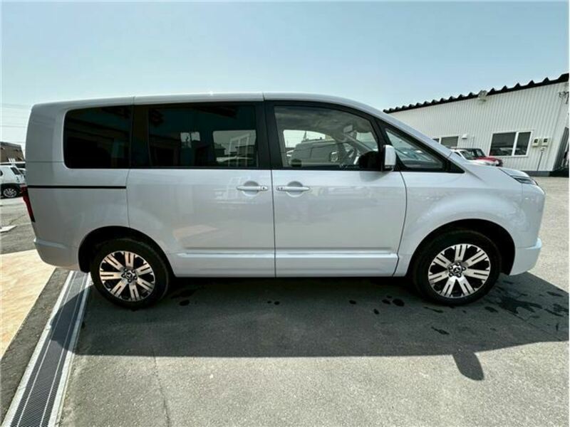 DELICA D5