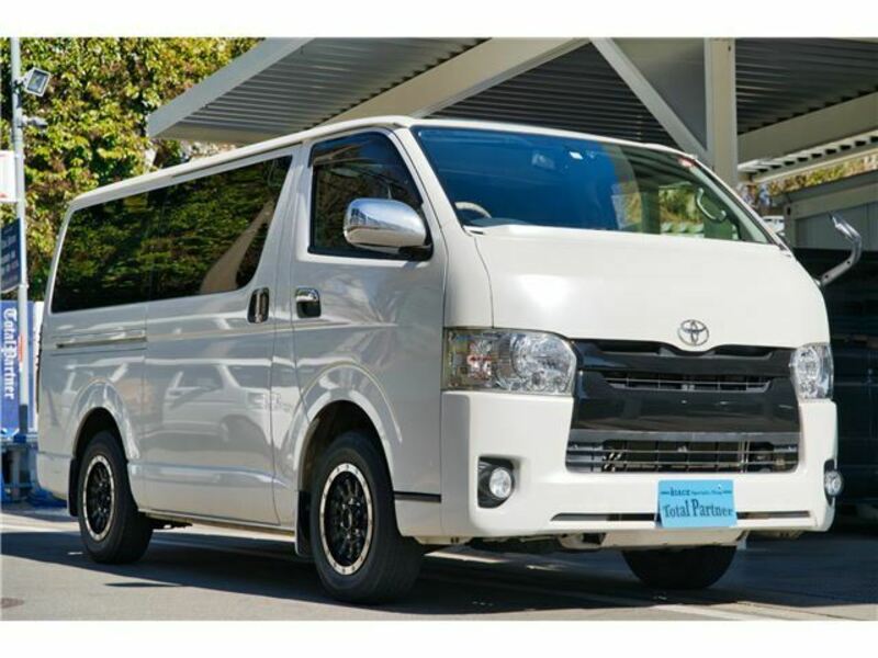 TOYOTA HIACE VAN