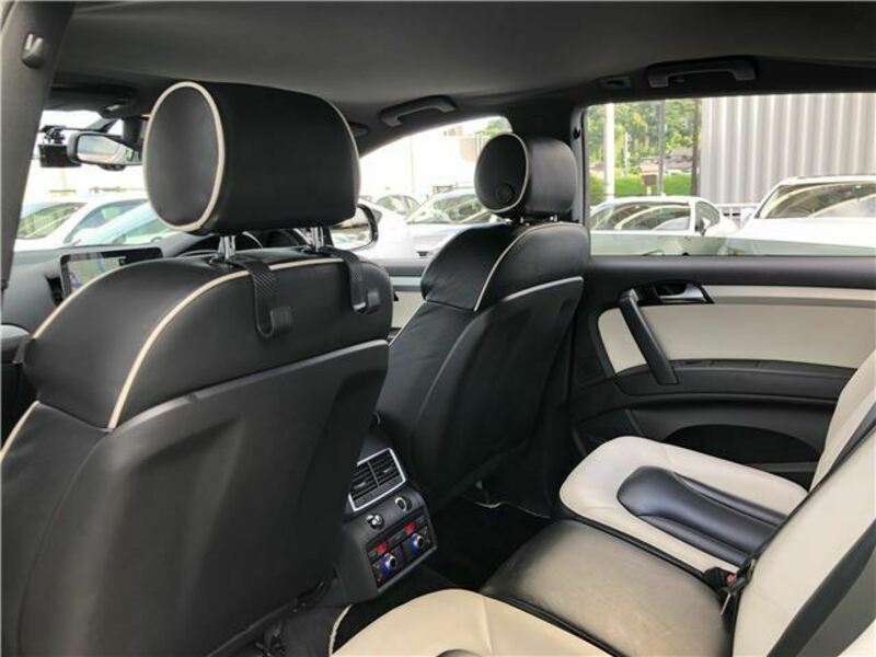 Q7