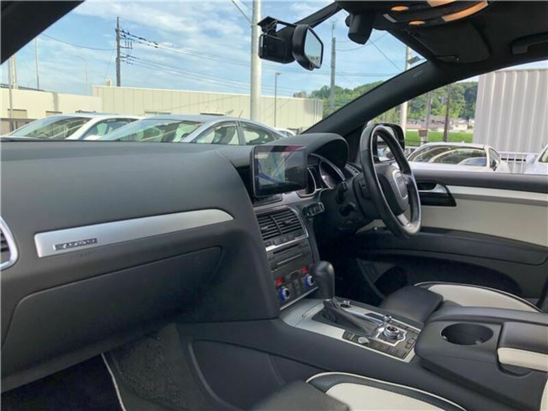 Q7