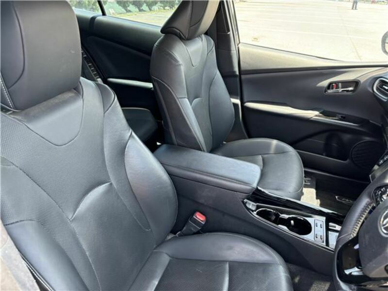 PRIUS PHV