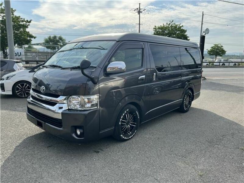 TOYOTA HIACE VAN