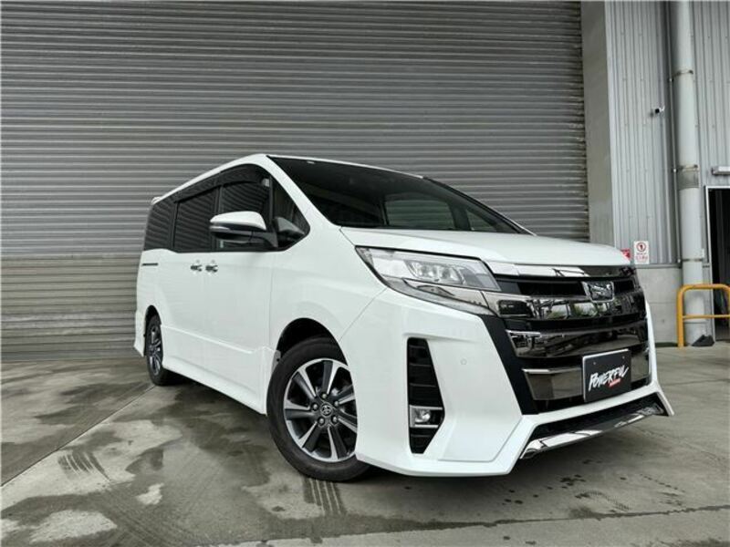 TOYOTA NOAH