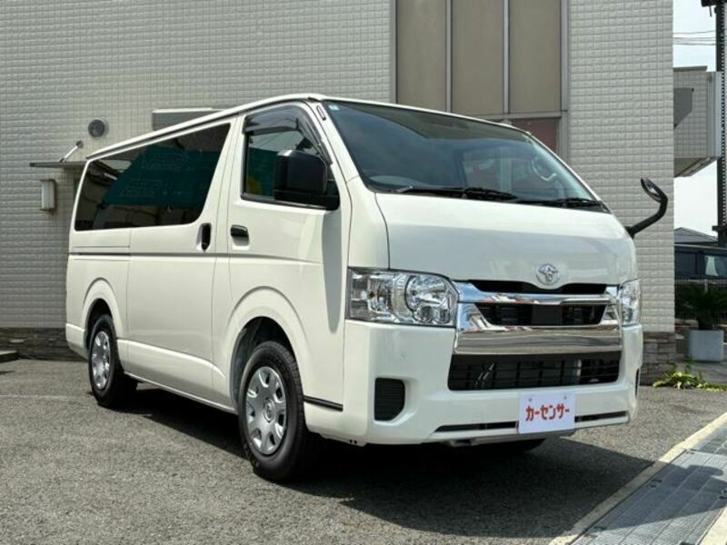 TOYOTA HIACE