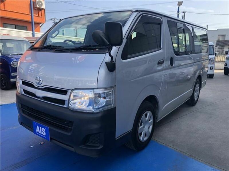 TOYOTA HIACE VAN