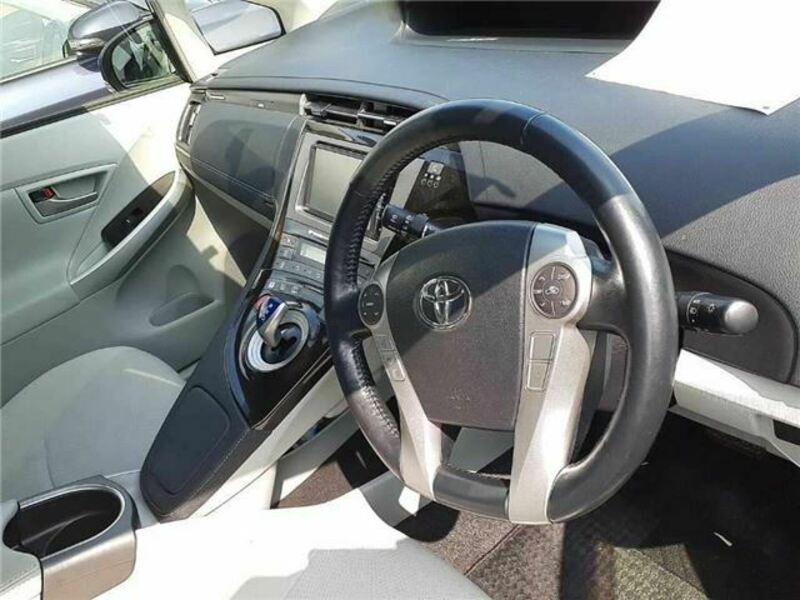 PRIUS PHV