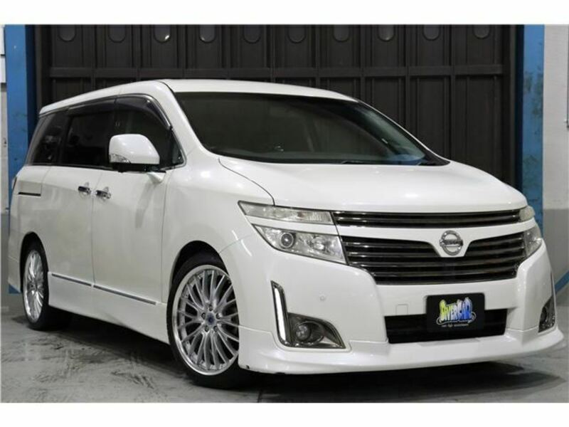 NISSAN ELGRAND
