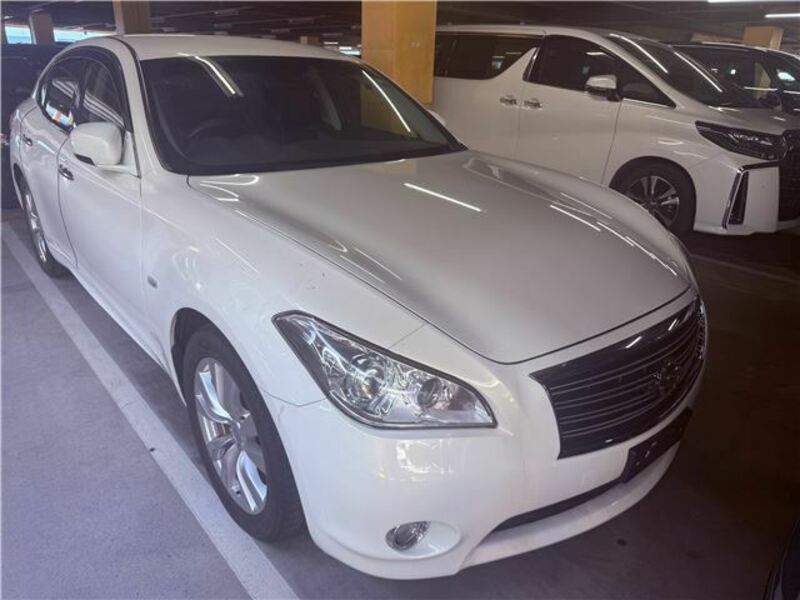 NISSAN FUGA