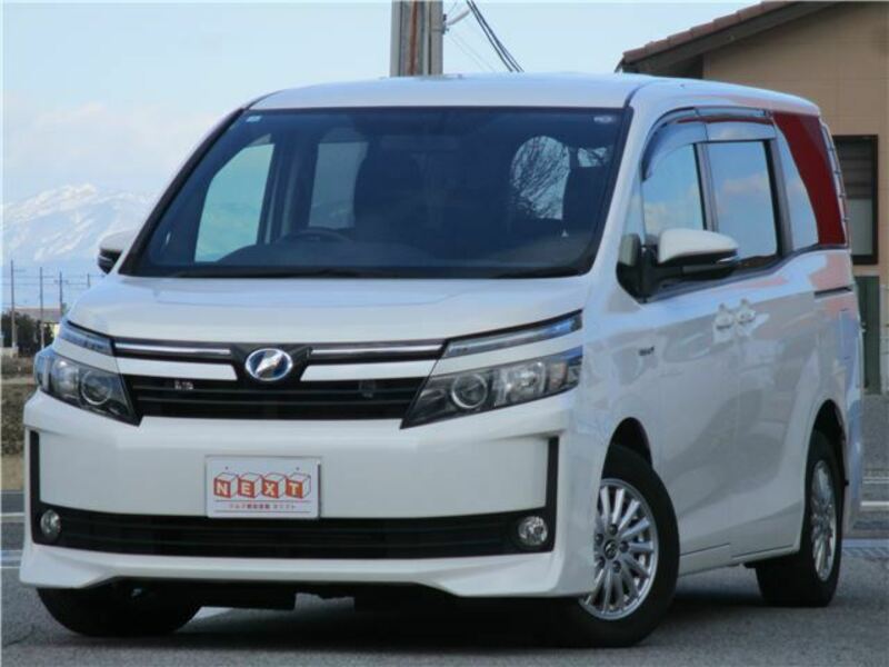 TOYOTA VOXY
