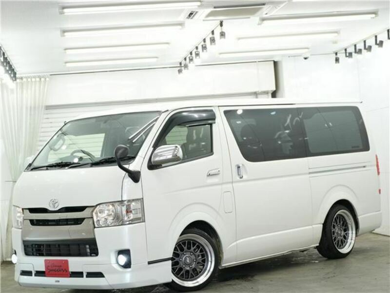 TOYOTA HIACE VAN