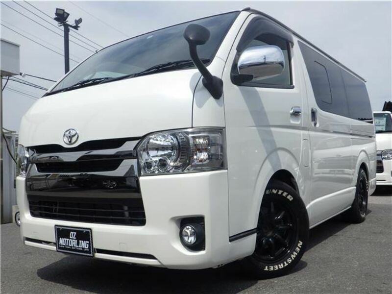 TOYOTA HIACE