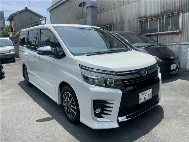 TOYOTA VOXY