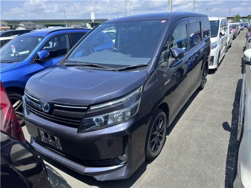 TOYOTA VOXY