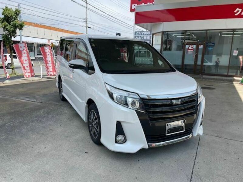 TOYOTA NOAH