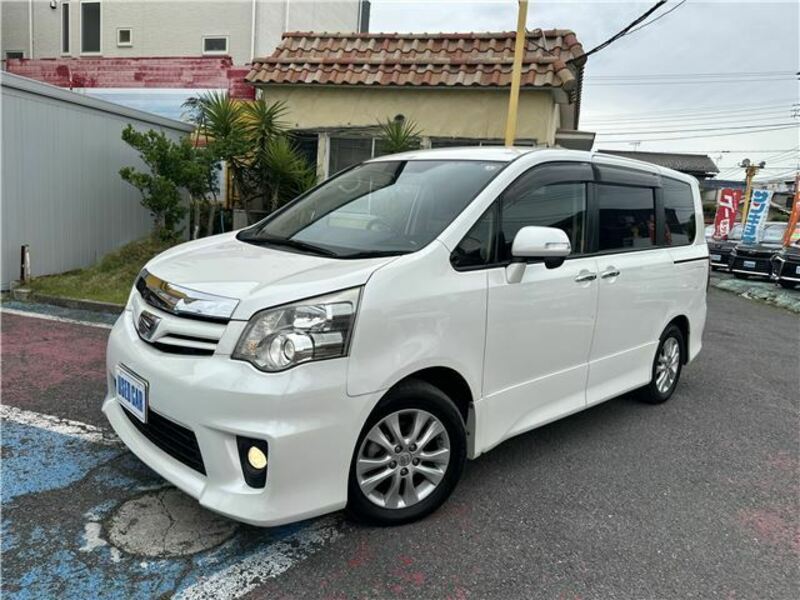 TOYOTA NOAH