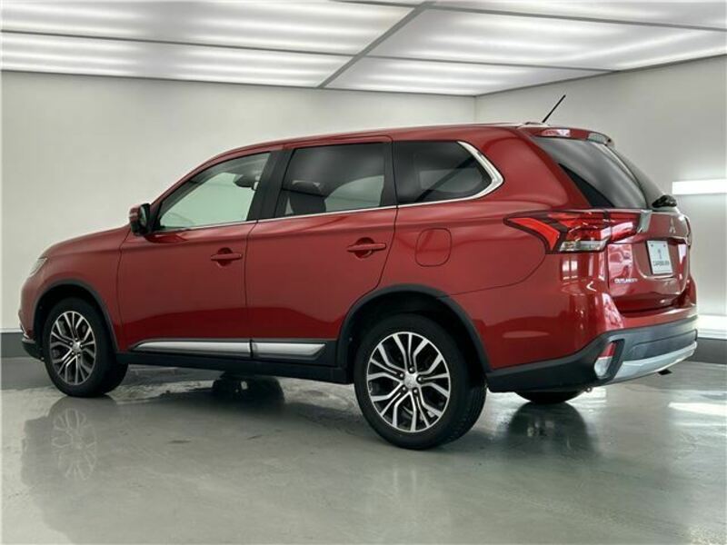 OUTLANDER