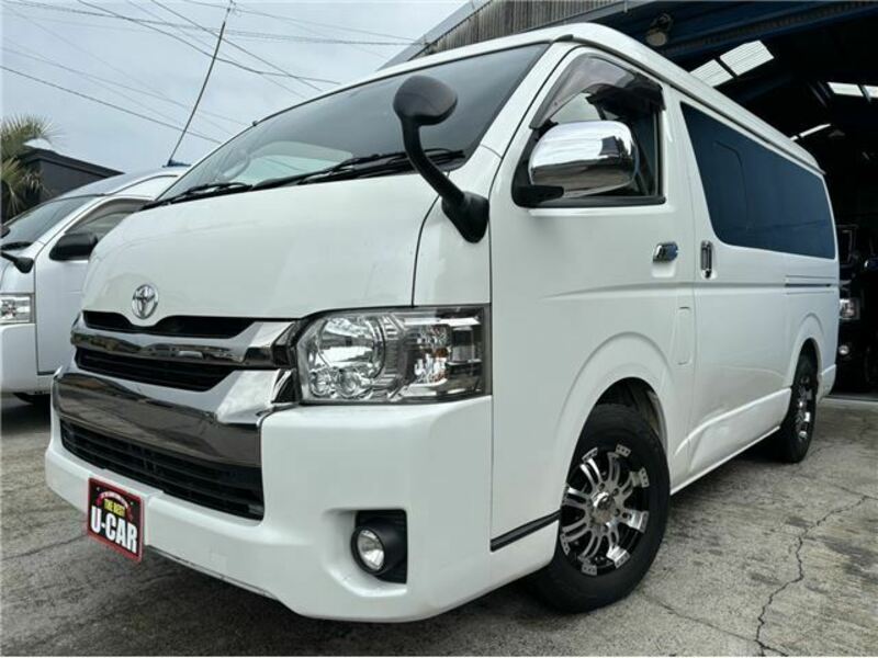 TOYOTA HIACE VAN