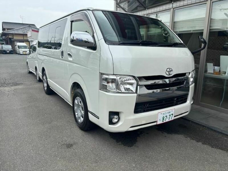 TOYOTA HIACE VAN