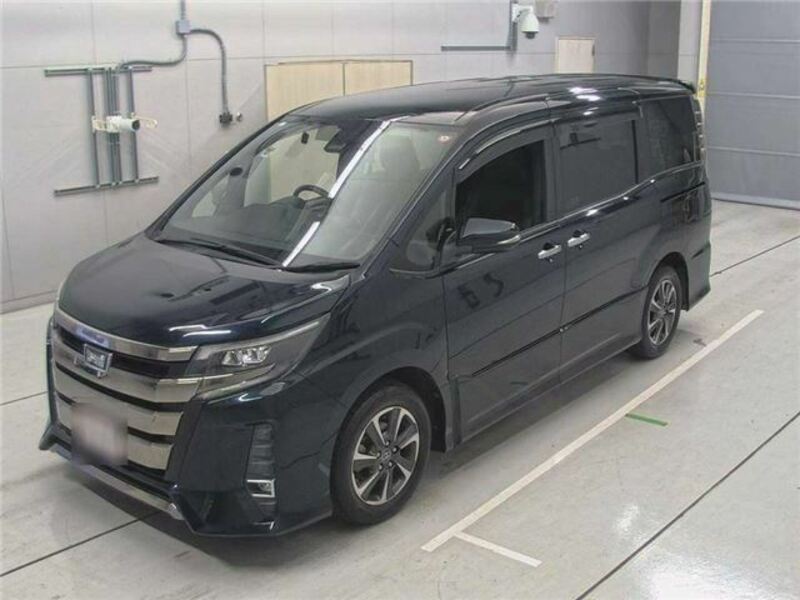 TOYOTA NOAH
