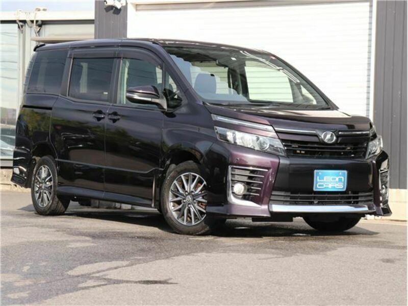 TOYOTA VOXY