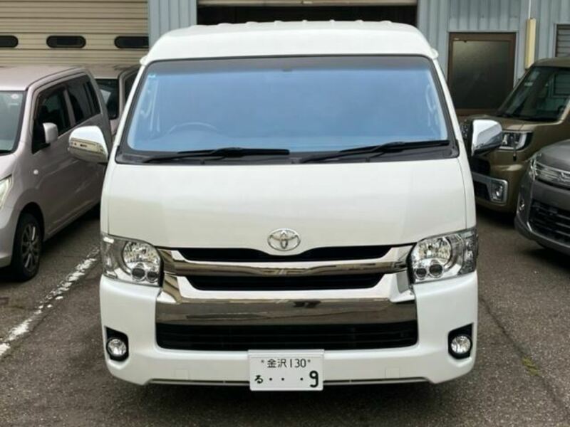 TOYOTA HIACE
