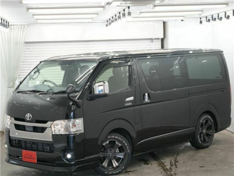 TOYOTA HIACE VAN