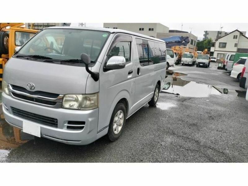 TOYOTA HIACE VAN