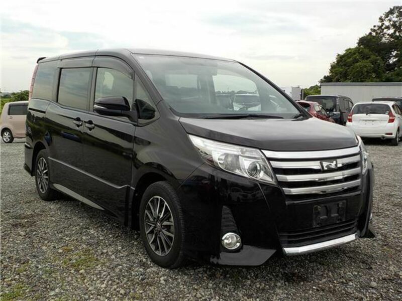 TOYOTA NOAH