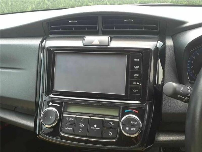 COROLLA AXIO