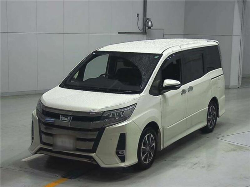 TOYOTA NOAH
