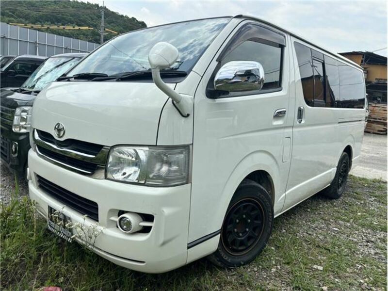 TOYOTA HIACE