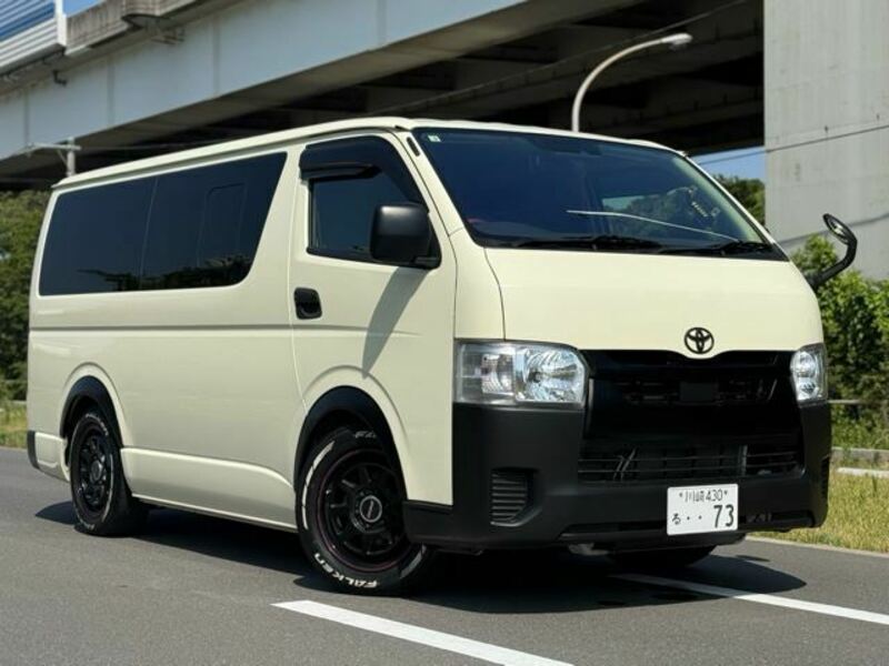TOYOTA HIACE VAN