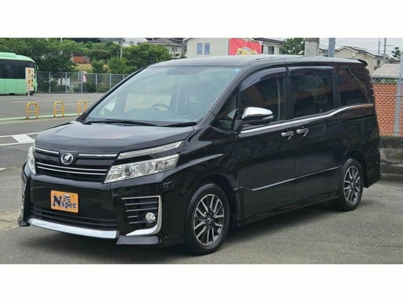 TOYOTA VOXY