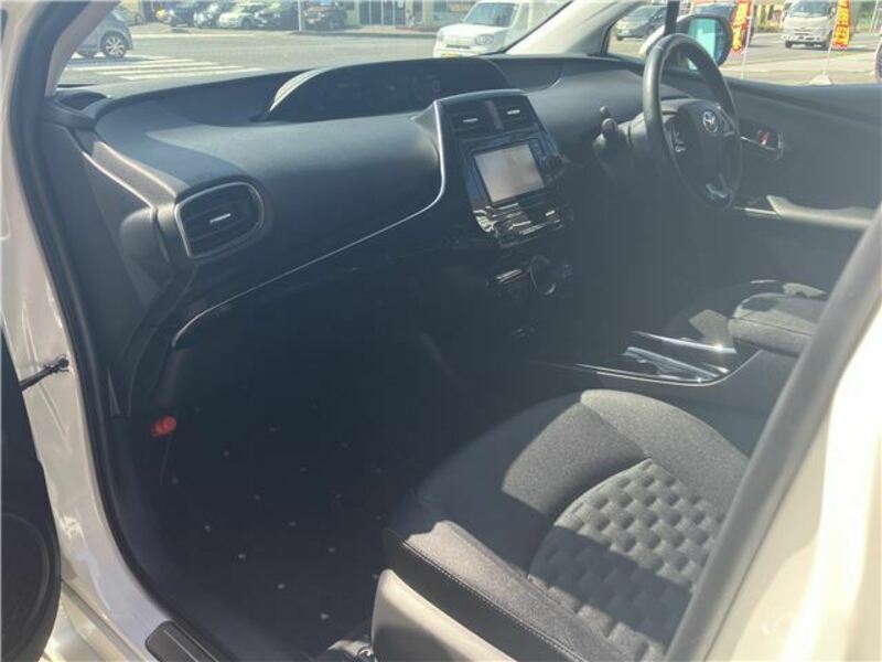PRIUS PHV